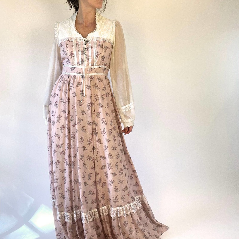 Vintage 1970s Gunne Sax Long Sleeve Pink Floral Lace Dress